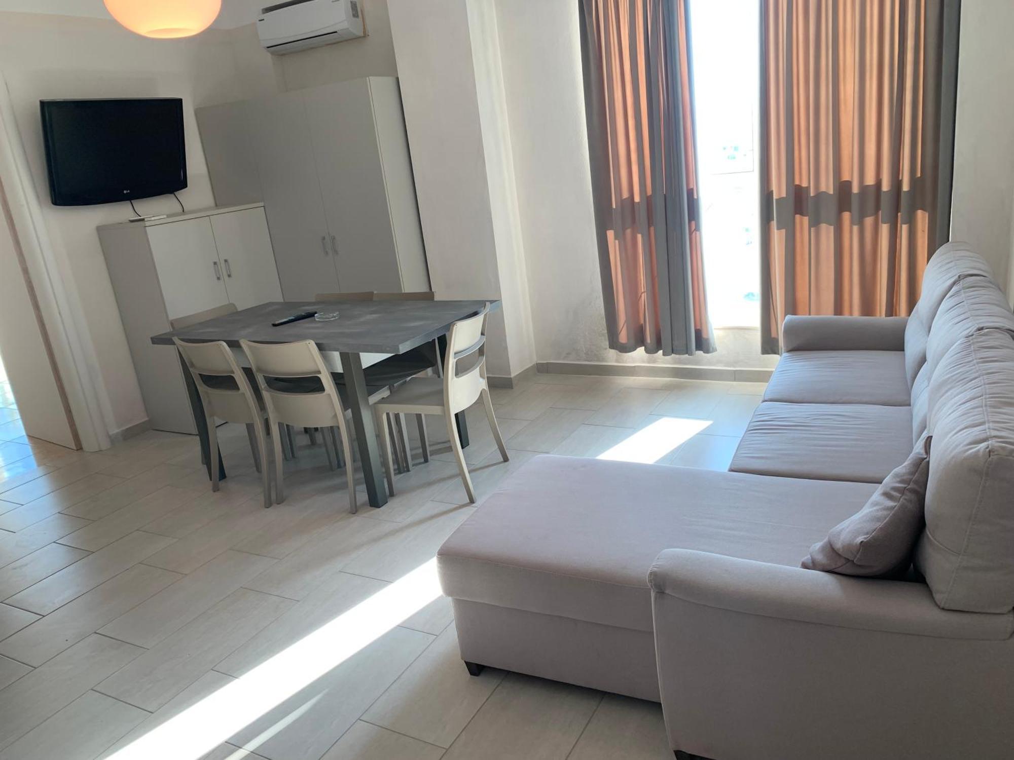 Guest - Sea Breeze Apartments Sarandë Exteriör bild