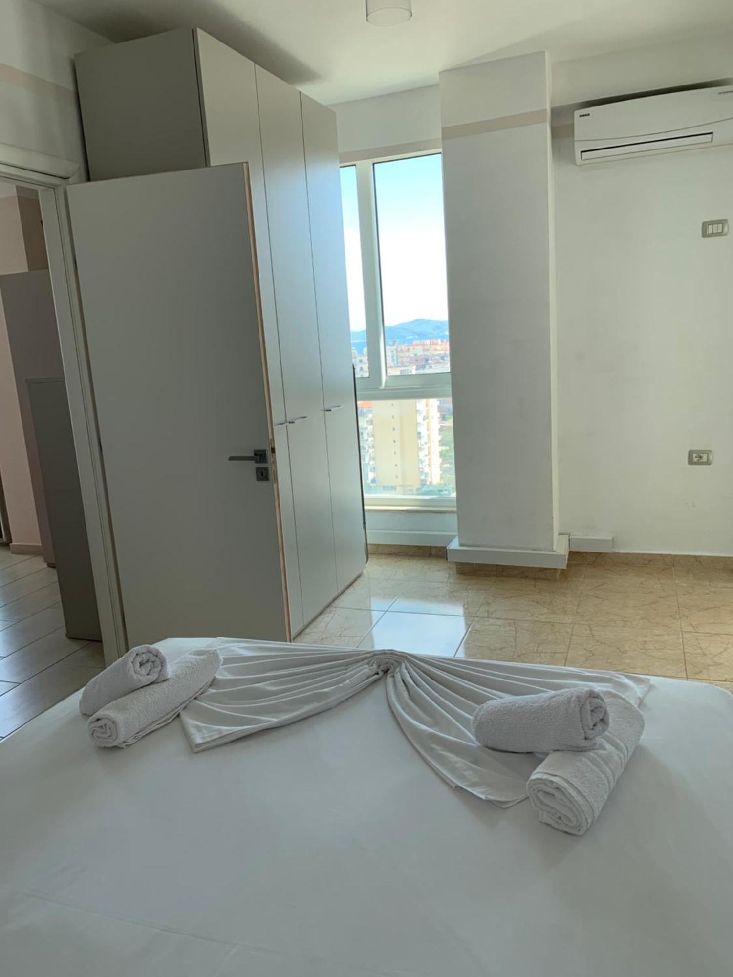 Guest - Sea Breeze Apartments Sarandë Exteriör bild
