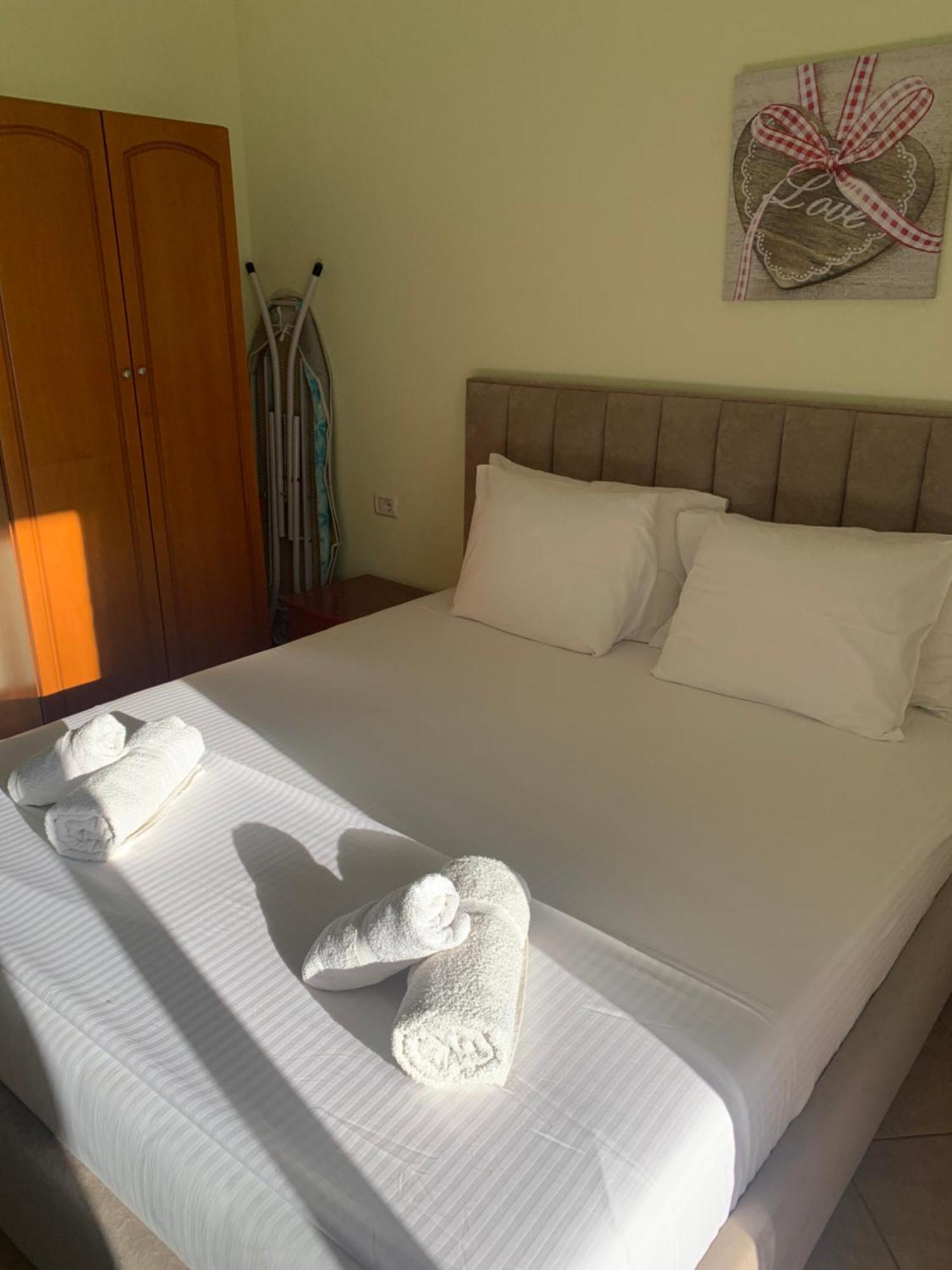 Guest - Sea Breeze Apartments Sarandë Exteriör bild